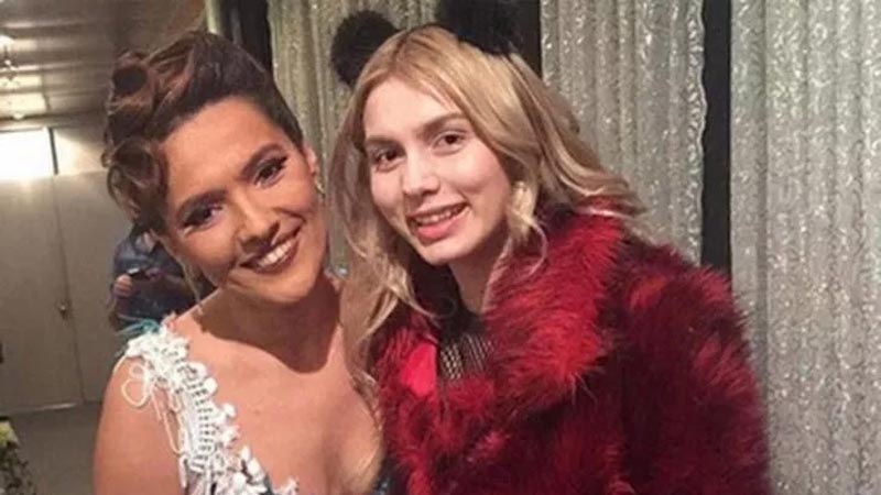 Aleyna Tilki’nin annesi Havva Öztel Demet Akalın’a ‘teyze’ deyince… Aleyna Tilki’nin annesi Havva Öztel Demet Akalın’a ‘teyze’ deyince…