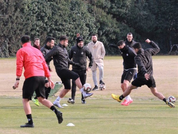 Altay Kulübü duyurdu; İdmanlara başladık… TFF 1. Lig ekiplerinden Altay, çalışmalara tekrar başladı.