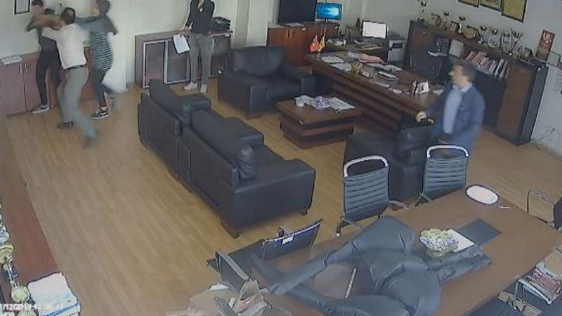 Müdür odasında şoke eden görüntüler