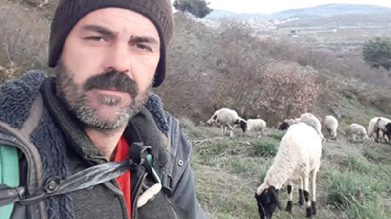 Manisa'nın Kırkağaç ilçesinde hayvancılık yapan bir vatandaş, akşam saatlerinde meydana
