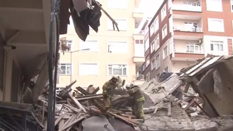 İstanbul Bahçelievler’de bir bina çöktü