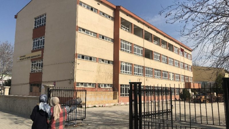 Binlerce mezun vermişti; yıkılıyor! Bursa’da binlerce mezun veren Gemlik Endüstri Meslek Lisesi 1999 depremi