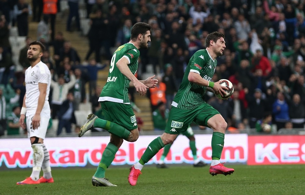 Amansız yarış… Bursaspor herşeye rağmen…
