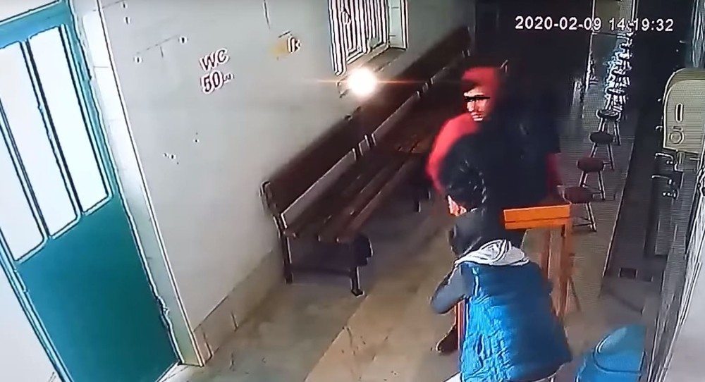 Camideki sadaka kutusunu masasıyla çalmışlardı! Yeni gelişme…