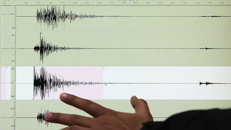 Kandilli Rasathanesi'nden alınan bilgilere göre saat 10.18'de bir deprem meydana