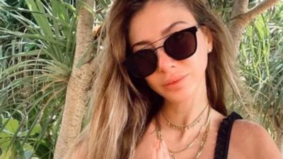 Bacak ve göğüs dekoltesiyle sosyal medyayı salladı