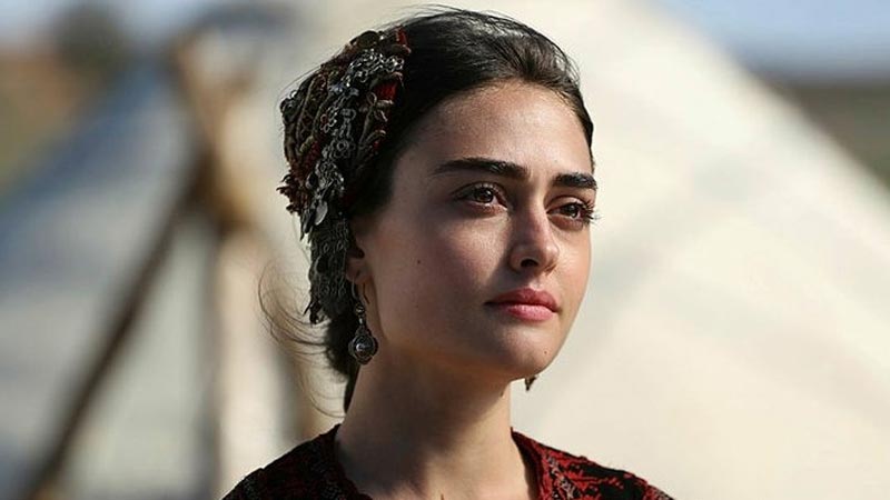 Esra Bilgiç şehit babasını paylaştı! ‘Rakamla değil sayıyla değil…’