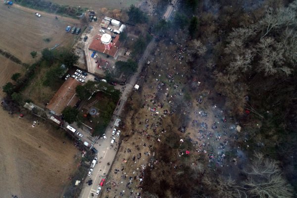 Herşeye rağmen yürüyorlar… İşte kare kare göçmenler…