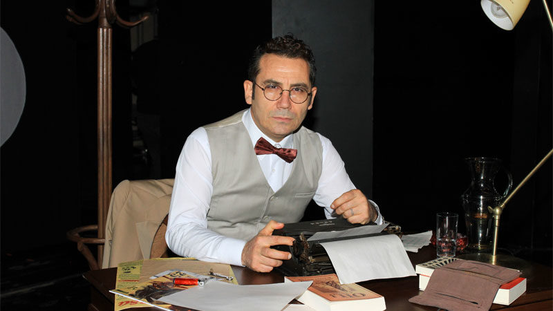 Ferhat Göçer, başrolünü üstlendiği ilk müzikli tiyatro oyunu ‘Aldırma Gönül'ün