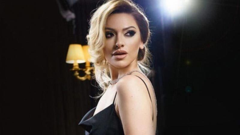 Dekolteli pozlarıyla gündem olup konuşulan Hadise yine bir dekolteli pozunu