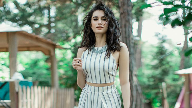 Oyuncu Hande Doğandemir'den evlilik açıklaması geldi.