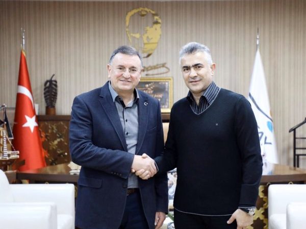 Hatayspor’da kan değişimi… Toysal’ın yerine….. Son haftalarda aldığı kötü sonuçların ardından zirvede iyice sallanmaya başlayan