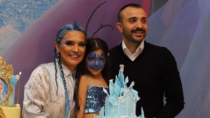 Kızı için kesenin ağzını açtı