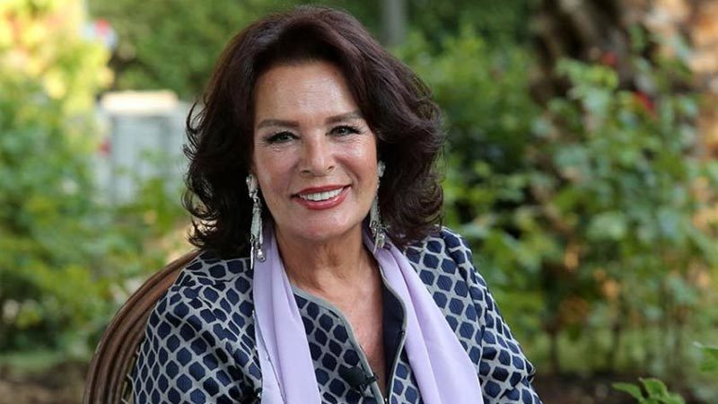 Usta oyuncu Hülya Koçyiğit’in bir dönem oyunculuk da yapan kız