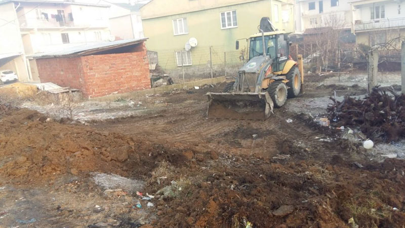 Boş arsalar temizleniyor