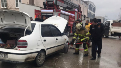 Seyir halindeki otomobilde yangın
