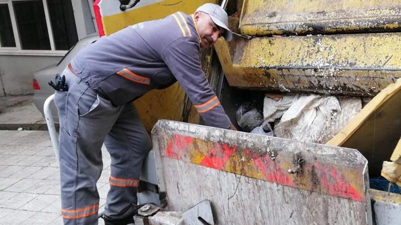 Vicdansızlık! Yeni doğmuş bebeği çöpe attılar Vicdansızlık! Yeni doğmuş bebeği çöpe attılar