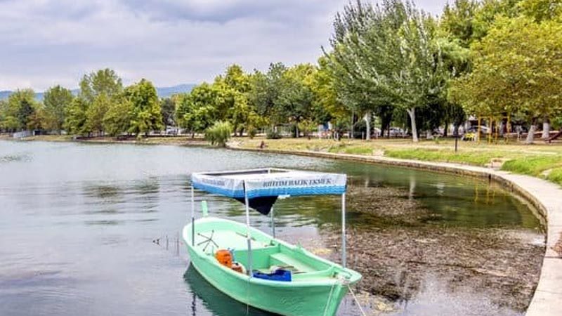 Bir hafta sonu kaçamağı yaparak Bursa’nın incisi İznik’te görmeniz gereken yerler Zamanın yıkıcı etkilerine direnen tarihi ile yeşillikler içerisindeki İznik, Marmara