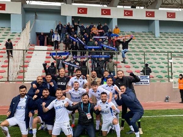 Fark 15 puana çıktı… Karaca koptu gidiyor… TFF 3.Lig 3. Grup lideri Karacabey Belediyespor, son sıradaki Malatya