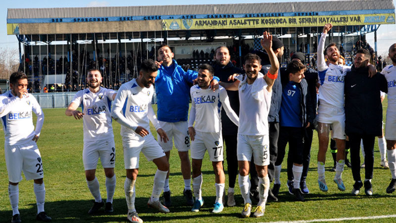 Karaca bu lige fazla: 3-2 Lacivert beyazlılar, taraftarı önünde yine 3 puana uzandı ve 2.