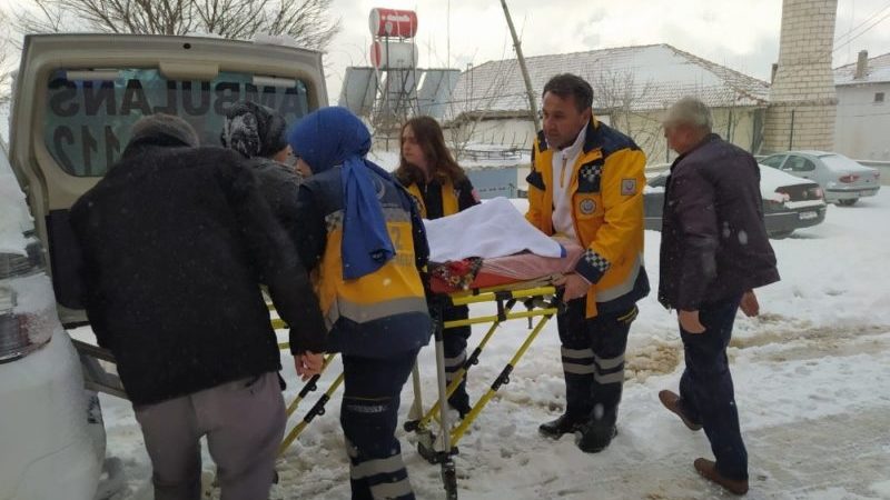 Karda mahsur kalan hasta için seferberlik! Bursa'nın Büyükorhan ilçesi Geyikli köyünde yaşayan 40 yaşındaki diyaliz hastası