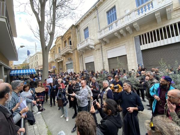 Rumlar kapıları kapattı… Protestolar var… Rumlar kapıları kapattı… Protestolar var…