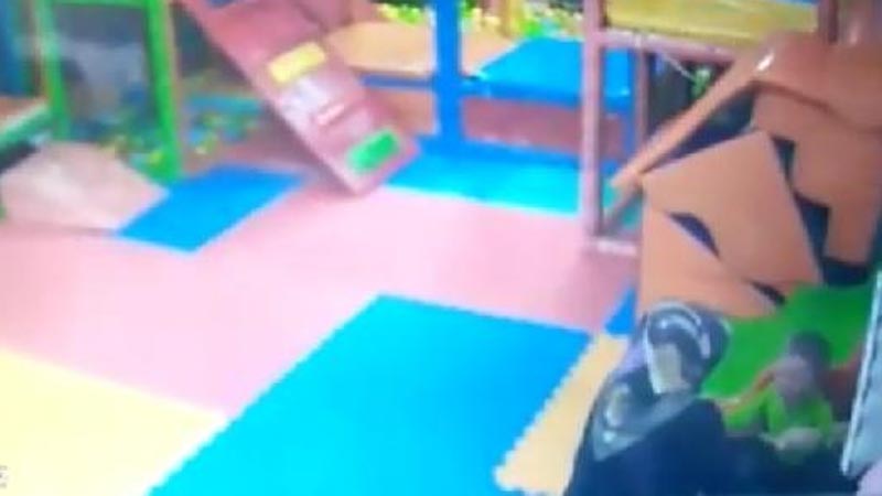 Dehşet! Kameradan izleyen baba gördüklerine inanamadı Dehşet! Kameradan izleyen baba gördüklerine inanamadı