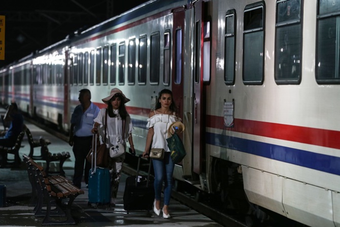Koronovirüs nedeniyle tren seferleri de durduruldu Koronovirüs nedeniyle tren seferleri de durduruldu