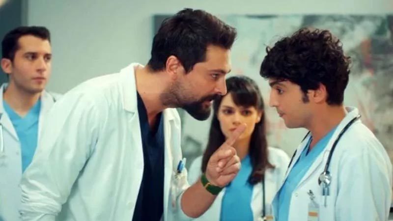 Fox Tv'nin beğeniyle izlenen dizisi Mucize Doktor'da 'Doktor Ferman' karakterine