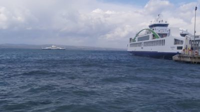 Gökçeada’da bazı feribot seferlerine fırtına engeli
