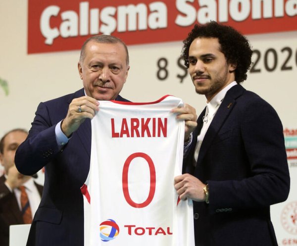 Larkin’in Milli forması Cumhurbaşkanı’ndan