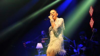 Sahnede Bursalıları hem hüzünlendirdi, hem de coşturdu! İki evlilik teklifi birden…