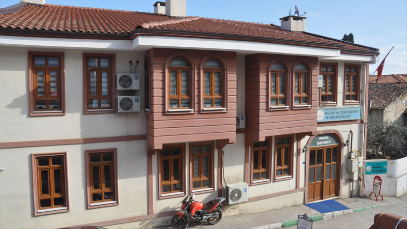 Mudanya’daki öğretmenevi binası belediyeye iade Mudanya’daki öğretmenevi binası belediyeye iade