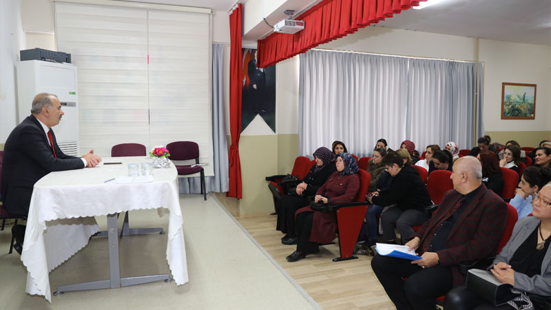 Türkyılmaz kadınlarla buluştu