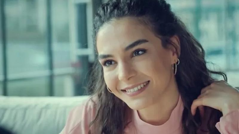 Ebru Şahin’in bikinili pozlarına yorum ve beğeni yağdı Ebru Şahin’in bikinili pozlarına yorum ve beğeni yağdı