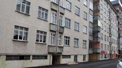 Yan yatan binalardaki dairelerini boşaltıp kiraya çıkıyorlar…