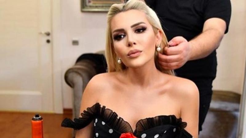 Selin Ciğerci’den derin yırtmaçlı elbiseyle kalça dansı Selin Ciğerci’den derin yırtmaçlı elbiseyle kalça dansı