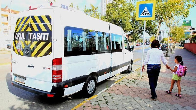 Bursa’da servis ücretiyle şoke olan velilerden tepki Depreme dayanıklı olmayan 24 okulun boşaltılmasıyla 6 okulun öğrencisinin farklı