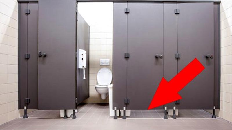 Umumi tuvaletlerde kapılar neden yere kadar değil! İşte sebebi