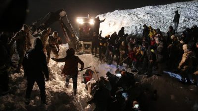 Bahçesaray’da çığın düştüğü bölgede arama çalışmaları sürüyor