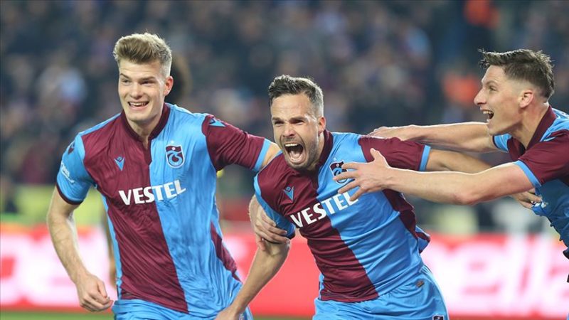 ‘Fırtına’ Fenerbahçe’yi vurdu Trabzonspor, sahasında Fenerbahçe'yi 2-1 mağlup etti.