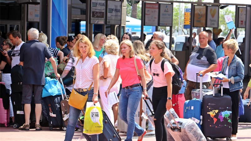 Turist sayısında artış sürüyor