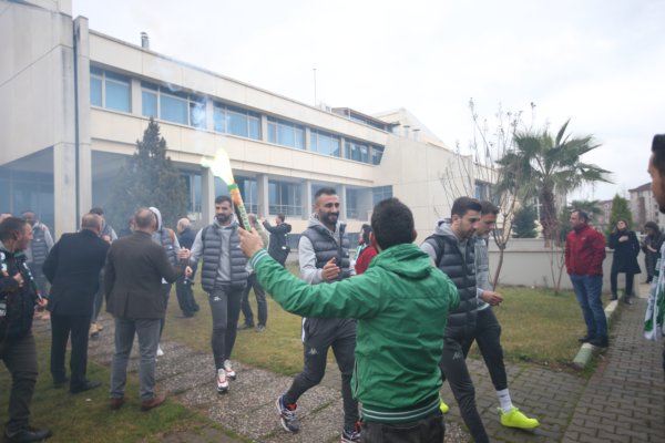 Puanınız bol yolunuz açık olsun… Meşalelerle uğurladılar…