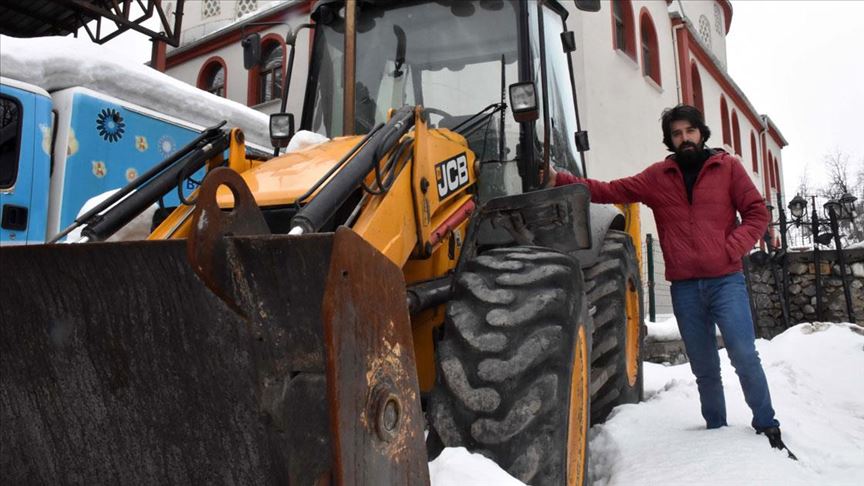 Çığ altındaki 5 kişiyi kurtaran kepçe operatörü o anları anlattı