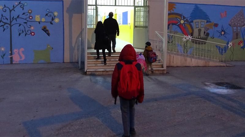 Bursa’da 24 okul yıkılıyor…Öğrenciler bugün son kez yıkılacak okullarına gitti Milli Eğitim Bakanlığı sömestr tatilinde Bursa'da depreme dayanıksız olduğu gerekçesiyle