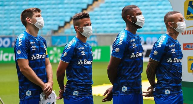 Maç ertelenmeyince… Maskeli protesto! Maç ertelenmeyince… Maskeli protesto!