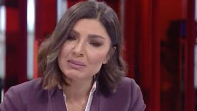 CNN Türk spikeri canlı yayında gözyaşlarını tutamadı