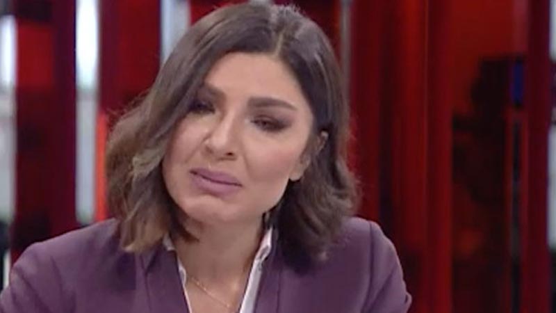 CNN Türk spikeri canlı yayında gözyaşlarını tutamadı CNN Türk spikeri canlı yayında gözyaşlarını tutamadı