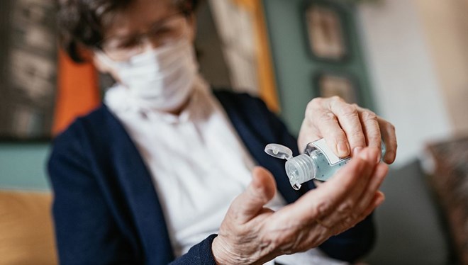93 yaşındaki kadın koronavirüsü yendi
