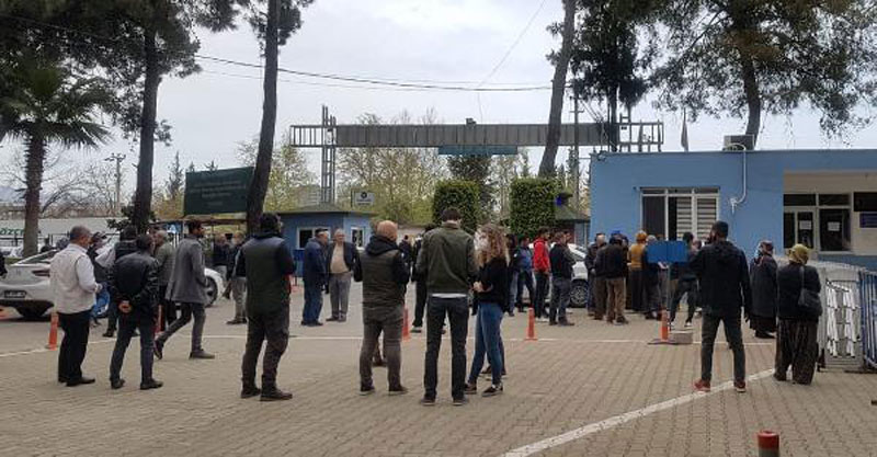 Cenaze töreninde akılalmaz görüntü!